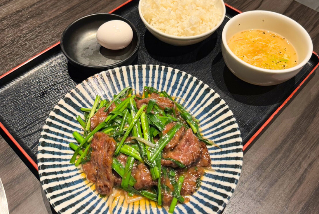 ハラミニラ定食