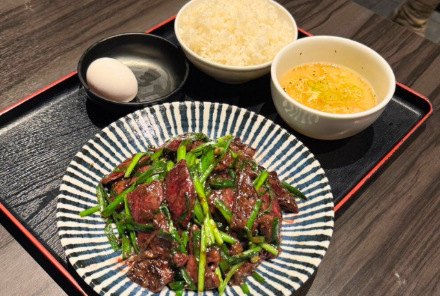 レバニラ定食